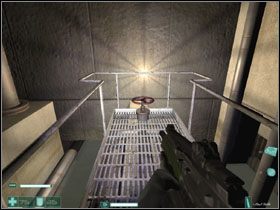 W sali wypełnionej wodą należy wejść do kanału, widocznego na obrazku #1 - L (1) | Interwał 03 | FEAR Extraction Point - F.E.A.R.: Extraction Point - poradnik do gry