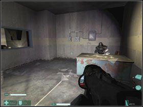 W lewym górnym rogu tej sali jest drabinka #1 - L (2) | Interwał 03 | FEAR Extraction Point - F.E.A.R.: Extraction Point - poradnik do gry