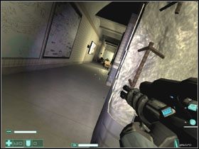 Za wyłomem w ścianie znajdziemy pancerz i apteczkę - L (2) | Interwał 03 | FEAR Extraction Point - F.E.A.R.: Extraction Point - poradnik do gry