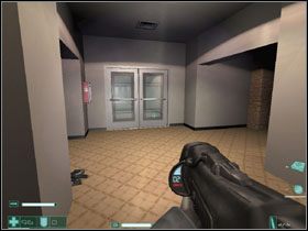 Ponownie oddajemy skok przez zniszczony pomost i przedostajemy się na drugą stronę - Lewiatan (2) | Interwał 04 | FEAR Extraction Point - F.E.A.R.: Extraction Point - poradnik do gry