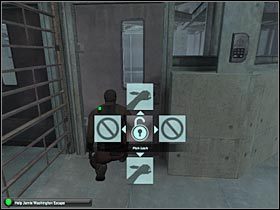 Skieruj się oczywiście w stronę schodów, które prowadzą na wyższy poziom - Kansas - Ellsworth Penitentiary (2) | Misja 2 w Splinter Cell Double Agent - Tom Clancys Splinter Cell: Double Agent - poradnik do gry
