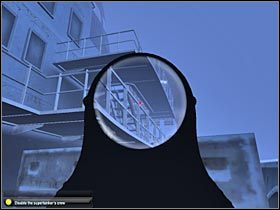 Podejdź kawałek do przodu, chowając się pod balkonikiem - Sea of Okhotsk (1) | Misja 4.2 w Splinter Cell Double Agent - Tom Clancys Splinter Cell: Double Agent - poradnik do gry