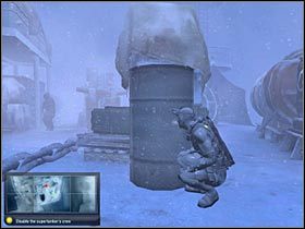 Wspomnianego przeciwnika wypadałoby oczywiście ogłuszyć - Sea of Okhotsk (1) | Misja 4.2 w Splinter Cell Double Agent - Tom Clancys Splinter Cell: Double Agent - poradnik do gry