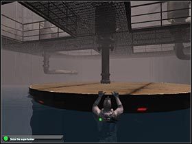 Wykorzystaj wolną chwilę, tak aby przyjrzeć się patrolowanym przez kapitana ścieżkom - Sea of Okhotsk (4) | Misja 4.2 w Splinter Cell Double Agent - Tom Clancys Splinter Cell: Double Agent - poradnik do gry