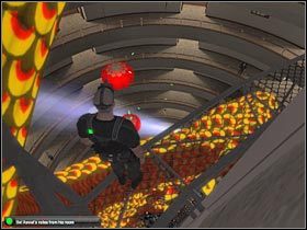 Teraz musisz zaczekać aż zjawi się tu jedna z wind (#1) - Shanghai - Hotel (3) | Misja 5 w Splinter Cell Double Agent - Tom Clancys Splinter Cell: Double Agent - poradnik do gry