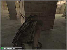 Teraz spróbuj podbiec do ukazanej na screenie skrzyni (#1) - Kinshasa (1) | Misja 9.1 w Splinter Cell Double Agent - Tom Clancys Splinter Cell: Double Agent - poradnik do gry