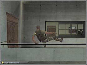 Teraz musisz błyskawicznie podejść do otwartej okiennicy, tak aby wskoczyć do nowego pomieszczenia (#1) - Kinshasa (2) | Misja 9.1 w Splinter Cell Double Agent - Tom Clancys Splinter Cell: Double Agent - poradnik do gry
