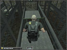 Tym razem będziesz musiał ominąć pierwszą wnękę, wskoczyć do drugiej (#1), a następnie zaczekać aż laser zacznie przemieszczać się w drugą stronę - NYC - JBA HQ - Part 1 (2) | Misja 3 w Splinter Cell Double Agent - Tom Clancys Splinter Cell: Double Agent - poradnik do gry