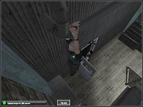 Ostrożnie zeskocz teraz na dół i szybko otwórz drzwi prowadzące do serwerowni (#1) - NYC - JBA HQ - Part 1 (3) | Misja 3 w Splinter Cell Double Agent - Tom Clancys Splinter Cell: Double Agent - poradnik do gry