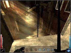 Na prawej ścianie krużganek, z okien, którego widzę łańcuch, może się jeszcze przyda? - The Temple of the Spider (5) | Rozdział 5 | Dark Messiah of Might and Magic - Dark Messiah of Might and Magic - poradnik do gry