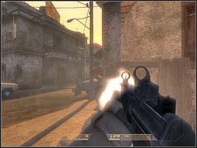 Gra po raz kolejny postara się ci pomóc, zaznaczając alejkę, dzięki której będziesz mógł zaskoczyć wrogów od flanki (#1) - Poradnik do gry - [Misja 1.1] Mexican Border - Inbound cz.1 - Tom Clancys Rainbow Six Vegas - poradnik do gry