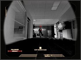 Gdy tylko bandyta otworzy drzwi, wpakuj w niego krótką serię (#1), dzięki czemu pozbędziesz się tego problemu - [Misja 2.1] Calypso Casino - The Strip cz.3 | Tom Clancys Rainbow Six Vegas - Tom Clancys Rainbow Six Vegas - poradnik do gry