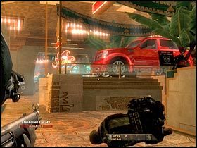 Po dotarciu do narożnika zacznij kierować się w stronę kolejnego dużego pomieszczenia, które będzie zlokalizowane po prawej stronie - [Misja 2.2] Calypso Casino - Security cz.1 | Tom Clancys Rainbow Six Vegas - Tom Clancys Rainbow Six Vegas - poradnik do gry