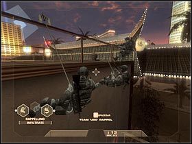 Podobnie jak w poprzedniej misji, będziesz musiał zniszczyć szybę, tak aby móc wbić się do środka (#1) - [Misja 3.1] Downtown Vegas - Exclusive Gone Wrong cz.1 - Tom Clancys Rainbow Six Vegas - poradnik do gry