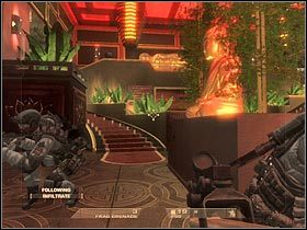 Po zabezpieczeniu tego pomieszczenia wejdź po schodach na górę, a następnie skieruj się w stronę prawego korytarza, prowadzącego do pomieszczenia Crazy Dragon (#1) - [Misja 3.1] Downtown Vegas - Exclusive Gone Wrong cz.1 - Tom Clancys Rainbow Six Vegas - poradnik do gry