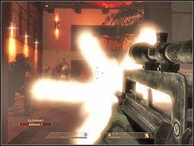 Teraz musisz obrócić się w prawo i zacząć likwidować tych wrogów, którzy pojawią się przy schodach i na górnym balkoniku (#1) - [Misja 3.2] Downtown Vegas - Fremont cz.1 | Tom Clancys Rainbow Six Vegas - Tom Clancys Rainbow Six Vegas - poradnik do gry