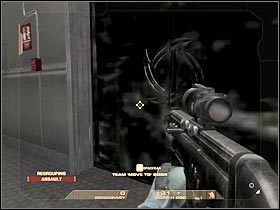 Podejdź teraz kawałek do przodu i spróbuj wyeliminować tych przeciwników, którzy zdecydują się tu zbliżyć (#1) - [Misja 4.2] Vertigo Spire - Tower Bar cz.2 | Tom Clancys Rainbow Six Vegas - Tom Clancys Rainbow Six Vegas - poradnik do gry