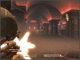 W czasie gdy Twoja drużyna będzie zajmowała się ostrzeliwaniem wrogów, powinieneś wrócić się na dół i skierować się w stronę przeciwległych schodów (#1) - [Misja 5.4] Dantes Casino - Data Hub cz.1 | Tom Clancys Rainbow Six Vegas - Tom Clancys Rainbow Six Vegas - poradnik do gry