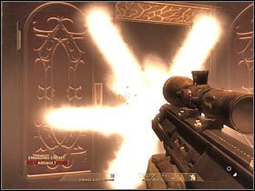 Proponowałbym ustawić się teraz przy jednym z centralnych balkoników i pomóc swojej drużynie w eliminacji znajdujących się na dole wrogów - [Misja 5.4] Dantes Casino - Data Hub cz.2 | Tom Clancys Rainbow Six Vegas - Tom Clancys Rainbow Six Vegas - poradnik do gry