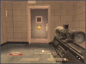 Wspomniany delikwent skrywa się po lewej stronie - [Misja 5.4] Dantes Casino - Data Hub cz.2 | Tom Clancys Rainbow Six Vegas - Tom Clancys Rainbow Six Vegas - poradnik do gry