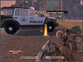 Musisz teraz błyskawicznie zacząć likwidować pojawiających się wrogów - [Misja 6.1] Nevada Dam - Tourist Center | Tom Clancys Rainbow Six Vegas - Tom Clancys Rainbow Six Vegas - poradnik do gry