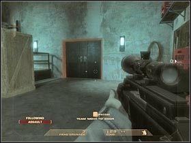 W przypadku lewych drzwi w pierwszej kolejności musiałbyś się zająć gostkami stojącymi po prawej stronie (#1) - [Misja 6.7] Nevada Dam - Top of the Dam cz.1 | Tom Clancys Rainbow Six Vegas - Tom Clancys Rainbow Six Vegas - poradnik do gry