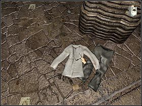 Kawałek dalej (po prawej stronie) odnajdziesz ponadto dziwny wzór na ziemi (#1) - The Thames - Pod magazynem (2) | Rozdział 2 Sherlock Holmes Przebudzenie - Sherlock Holmes: Przebudzenie - poradnik do gry