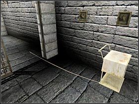 Teraz wybierz z inwentarza uchwyt na kubki i użyj go na prawej dźwigni (#1) - Switzerland - Gabinet doktora Gygaxa (1) | Rozdział 3 - Sherlock Holmes: Przebudzenie - poradnik do gry