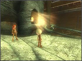 Po zatrzymaniu się na dole skręć w lewo i wejdź przez wąską szczelinę, z której wydostawać będzie się światło - [ETAP XI] Under the house cz.5 | Artur i Minimki - Artur i Minimki - poradnik do gry