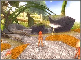 Po dotarciu do miejsca pokazanego na zdjęciu wskocz na najwyższą skałę (w tle) i przewróć znajdujący się tam kłos trawy - [ETAP VIII] Lost in the Seven Lands - I cz.5 | Artur i Minimki - Artur i Minimki - poradnik do gry