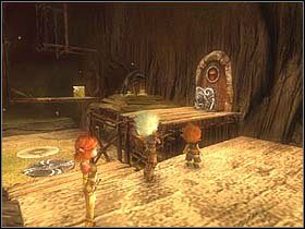 Dwa elementy znajdują się w pobliżu, na drewnianych podwyższeniach, z tym że do jednego będziesz mógł dotrzeć dopiero za chwilę - [ETAP II] Attack of the Henchmen cz.5 | Artur i Minimki - Artur i Minimki - poradnik do gry