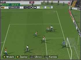 Zbieganie bocznego obrońcy w środek pola - przy np - Błędy | Podstawy rozgrywki | Pro Evolution Soccer 6 - Pro Evolution Soccer 6 - poradnik do gry