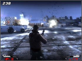 Co prawda nie powinno Ci zabraknąć amunicji (zdobywasz ją wszakże na żołnierzach wroga), ale podczas wędrówki rozglądaj się za tradycyjnymi skrzyniami - HMS Liberty (2) | Mission 4 w Infernal - Infernal - poradnik do gry