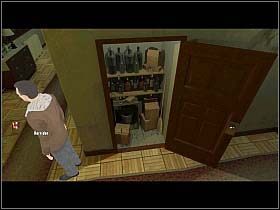 Natychmiast zwraca uwagę na drzwi naprzeciwko, prowadzące do schowka na szczotki - UUWL - boczne wejście, biuro - Berlin - Undercover: Operation Wintersun - poradnik do gry