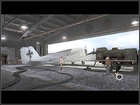 Wszedłszy do hangaru, oczywiście, zastaje tam na Anne - Lotnisko - Heigerloch - Undercover: Operation Wintersun - poradnik do gry