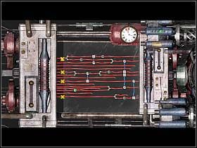 Przyjrzawszy się lampkom i kabelkom, Russell dochodzi do wniosku, że musi przerwać połączenie czujników z doprowadzającymi do nich prąd małymi czteroczęściowymi kwadratowymi płytkami - Fabryka - Stalingrad - Undercover: Operation Wintersun - poradnik do gry