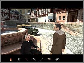 Wyszedłszy z gospody i dotarłszy na plac, kieruje się w stronę dworca i ponownie nagabuje handlarza - Rynek, gospoda, ulice (2) - Heigerloch - Undercover: Operation Wintersun - poradnik do gry