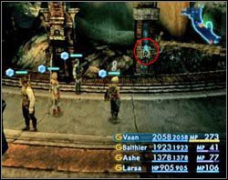 W środku wciśnij niebieski przycisk na bramie i biegnij do otwartych drzwi - Henne Mines | Część II | Solucja Final Fantasy XII - Final Fantasy XII - poradnik do gry