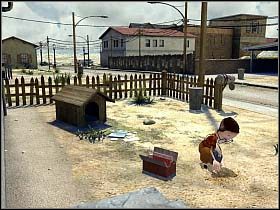 Przed budą psiaka chłopak dostrzega swój będący w opłakanym stanie zeszyt, a nieopodal - skrzynkę z narzędziami, w której brak jednego z kluczy - Kim zostaniesz, jak dorośniesz...? (cz.2) | Ulice, 13:42 | Tony Tough 2 - Tony Tough 2: A Rakes Progress - poradnik do gry