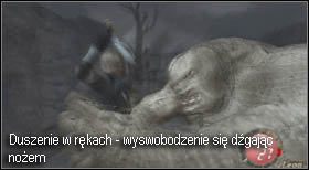 Jeśli długo będziesz kręcił się pod jego nogami, ten może Cię chwycić i próbować zdusić - Boss (2-1) - El Gigante | Solucja Resident Evil 4 - Resident Evil 4 - PC - poradnik do gry