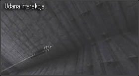 Leon, nie wiedząc o pułapce, wejdzie na zapadnię w podłodze, co natychmiast wykorzysta Salazar - Castle (4-1) - próba zabicia Leona | Solucja Resident Evil 4 - Resident Evil 4 - PC - poradnik do gry