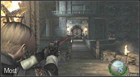 Za nimi znajdziesz się przy stojącej pochodni - Castle (4-1) - ruchomy most | Solucja Resident Evil 4 - Resident Evil 4 - PC - poradnik do gry