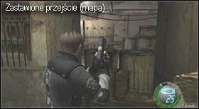Obok wejścia do pokoju jest kolejne przejście, lecz zastawione przez kubły - Island (5-1) - barykada | Solucja Resident Evil 4 - Resident Evil 4 - PC - poradnik do gry