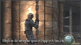 Idąc drewnianą kładką pokonaj jednego, idącego Ci naprzeciw, wroga oraz nieprzyjaciół nad drabiną - Castle (4-4) - wieża | Solucja Resident Evil 4 - Resident Evil 4 - PC - poradnik do gry