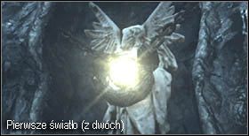 Wewnątrz znajdziesz guzik, który po wciśnięciu zapali pierwszą z dwóch lamp (kamera wskaże jej położenie) - Castle (4-2) - jaskinia | Solucja Resident Evil 4 - Resident Evil 4 - PC - poradnik do gry