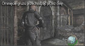 Dalsza droga prowadzi do korytarza, który za pierwszym zakrętem jest częściowo przysypany przez gruz - Castle (3-2) - kanały z wielkimi insektami | Solucja Resident Evil 4 - Resident Evil 4 - PC - poradnik do gry