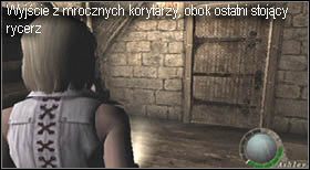 Po drodze będziesz musiał przebiec obok dwóch stojących rycerzy, a gdy będziesz blisko nich Ci spróbują Cię trafić halabardą - Castle (3-4) - rycerze | Solucja Resident Evil 4 - Resident Evil 4 - PC - poradnik do gry