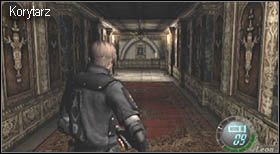 Po wyłączeniu się statystyk podrozdziału pozbieraj wszystkie rozrzucone w okolicy przedmioty (w tym skarb z szafy w pomieszczeniu z handlarzem), zapisz stan gry i skieruj się do drzwi pokazanych na załączonym zdjęciu - Castle (3-3) - walka w klatce | Solucja Resident Evil 4 - Resident Evil 4 - PC - poradnik do gry