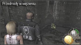 Na dole, zanim cokolwiek zrobisz, pozbieraj przedmioty (przed momentem strąconą amunicję i zioło ) - Castle (3-1) - ślepy więzień | Solucja Resident Evil 4 - Resident Evil 4 - PC - poradnik do gry