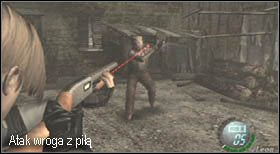 Na zewnątrz, gdy zrobisz dosłownie kilka kroków, zaatakuje Cię mała grupka wrogów, a jeden z nich będzie trzymać piłę mechaniczną - to na nim skup się najbardziej - Village (1-3) - normalny dom | Solucja Resident Evil 4 - Resident Evil 4 - PC - poradnik do gry